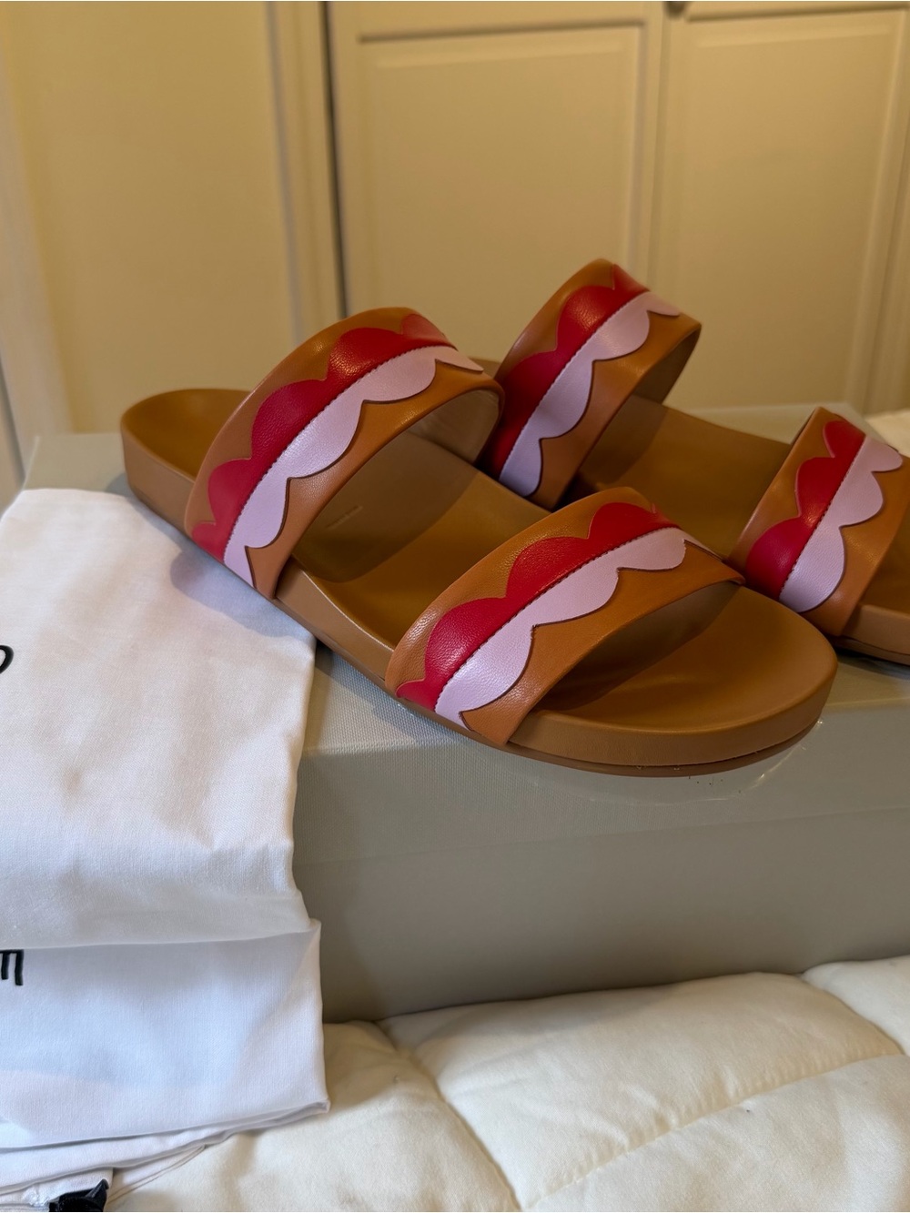 NIB Clergerie Qitsch Tan Leather Slide Sandals w/ Pink & Red Accent Straps 38.5